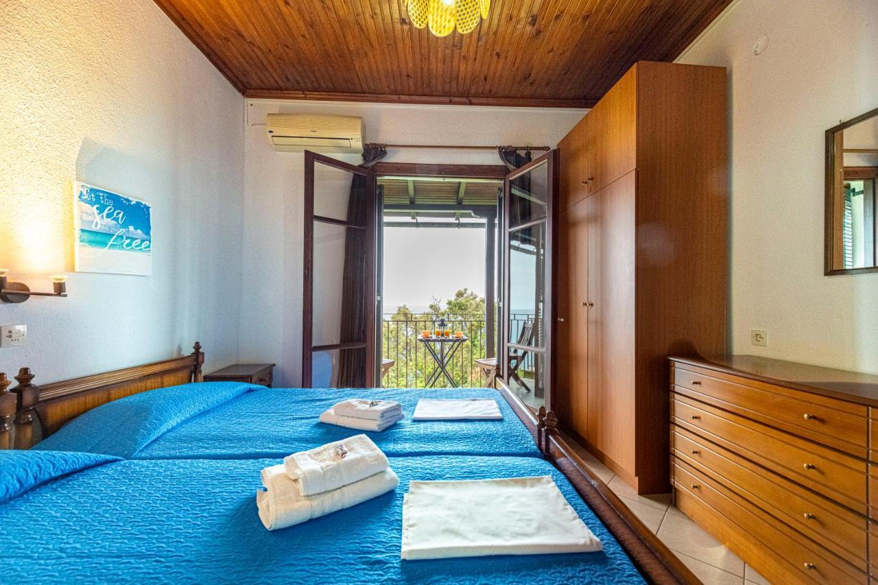 Katerina Fotopoulos & - Papanero Com Apartment